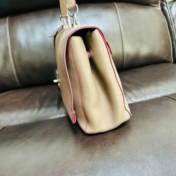 Louis Vuitton Lockme II Turtledove - Picture 6 of 16